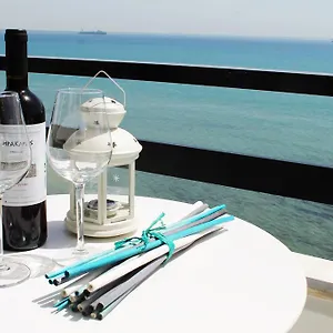 https://lazuli-beach-penthouse-no-504.hotelsatayianapa.com