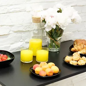 https://lovely-place-in-a-quiet-area-between-invalides-et-eiffel-tower.fr-paris.fr